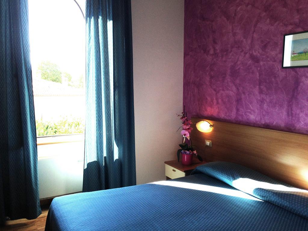Hotel 2000 Fabriano Eksteriør bilde