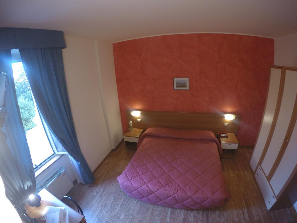 Hotel 2000 Fabriano Eksteriør bilde